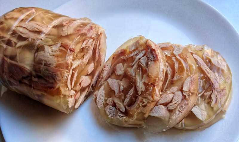 Куриный рулет в бутылке домашний