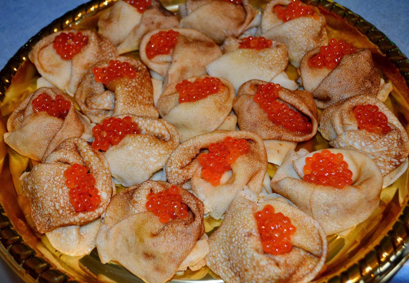 Блины с семгой и сливочным сыром: как приготовить рулетики из блинов с красной рыбой