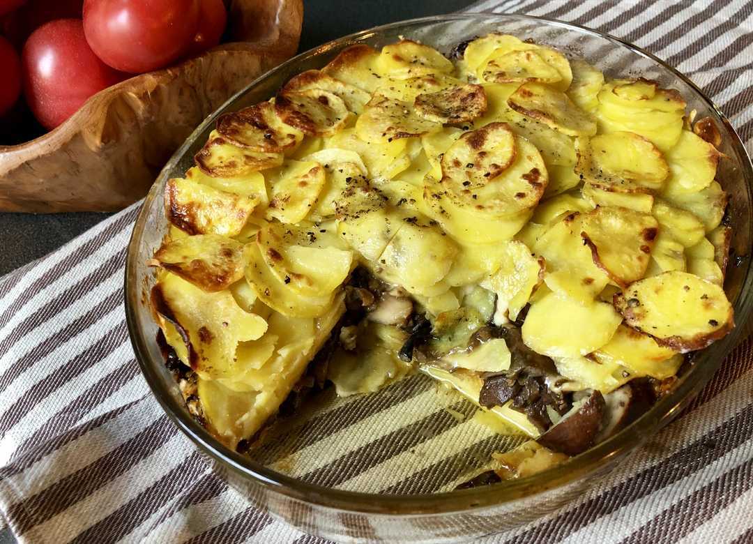 Мясо по-французски в духовке с курицей. рецепты с картошкой, грибами, помидорами