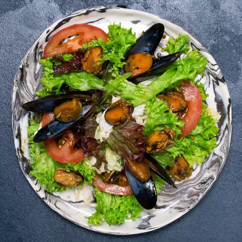 Салат с мидиями: вкусные рецепты без майонеза