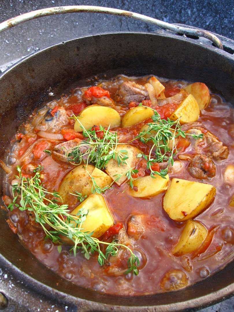 Баранина с картошкой в казане на костре и плите: 5 рецептов