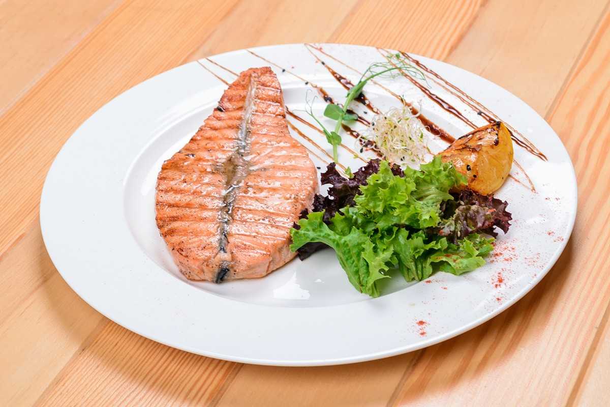 Рецепты из филе лосося: как вкусно готовить в духовке и на сковороде