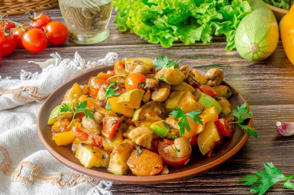 Как приготовить вкусное овощное рагу с фаршем по рецепту с фото