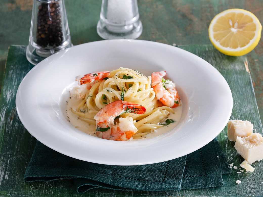Учимся вкусно варить замороженные креветки с панцирем и без