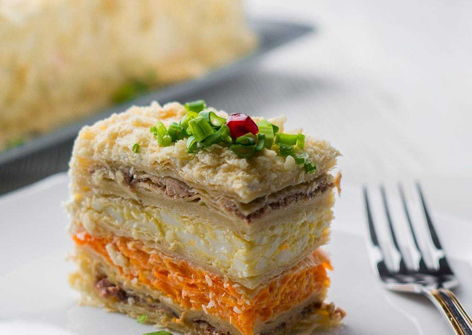 Закусочный торт: необычное дополнение к новогоднему столу