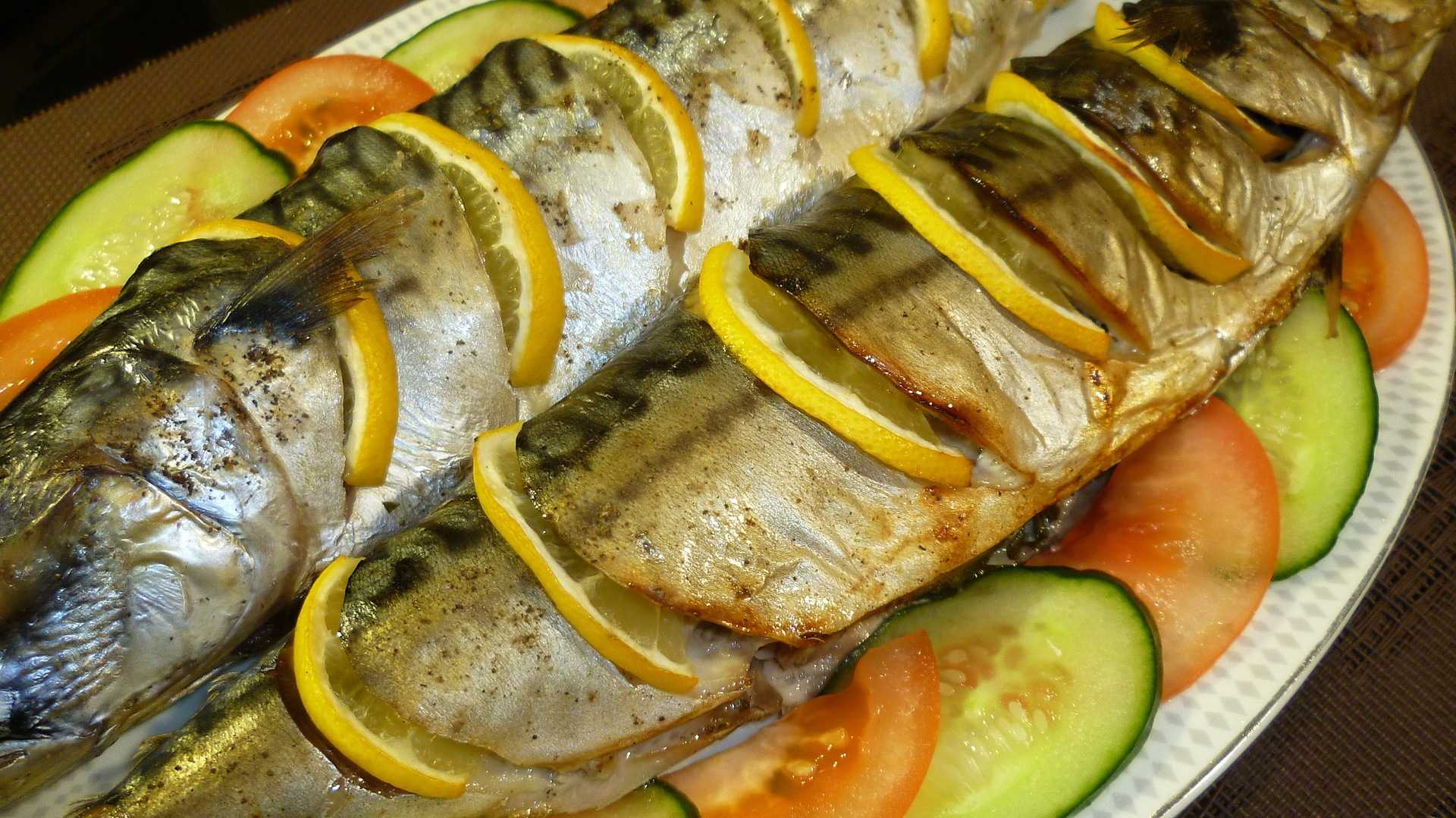 Жареная скумбрия на сковороде — 15 самых простых и вкусных рецептов приготовления