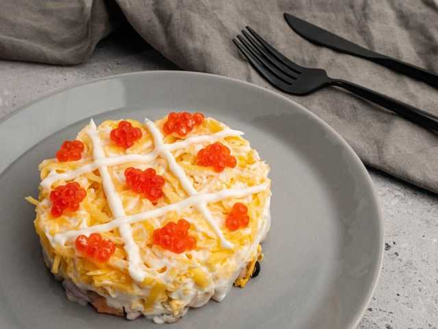 Топ 10 рецептов вкусных салатов с морским коктейлем (396.6 ккал)