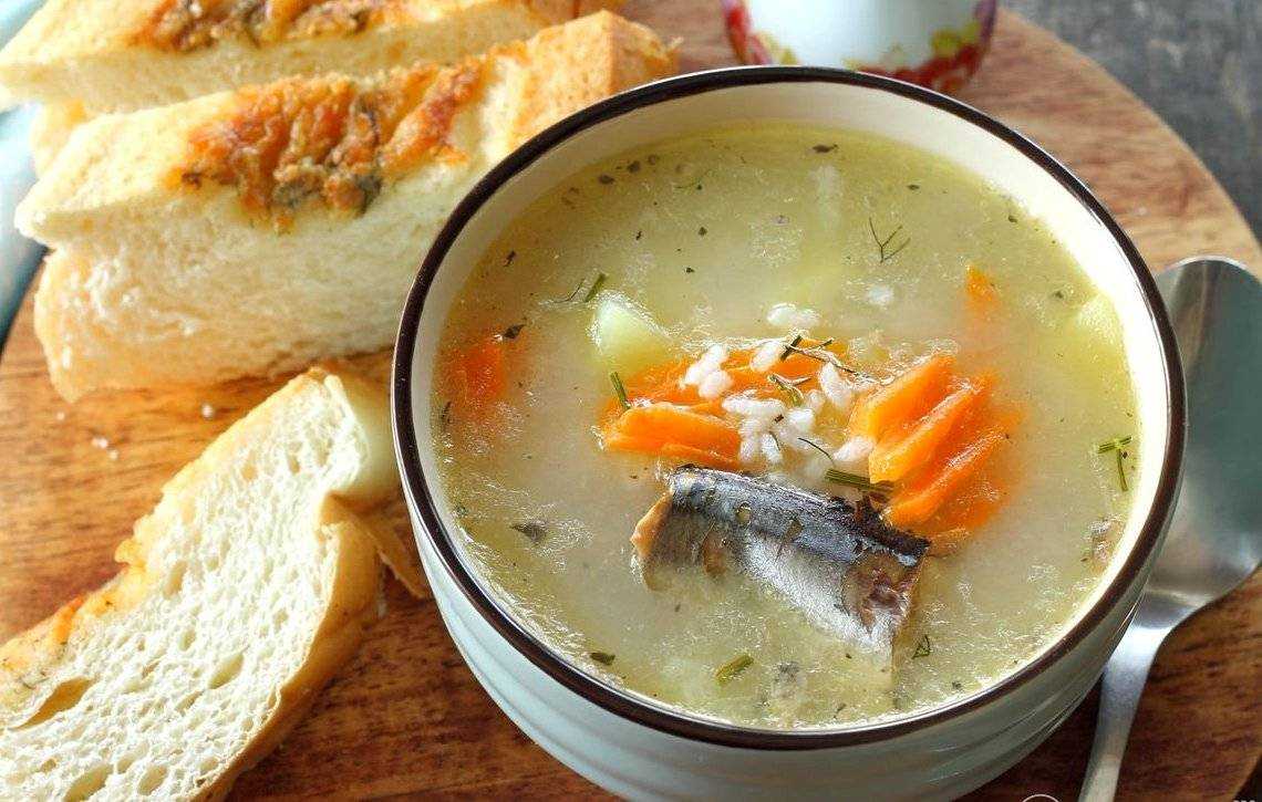 Вкусный суп уха: рецепт с консервированной сайрой, рисом, картошкой