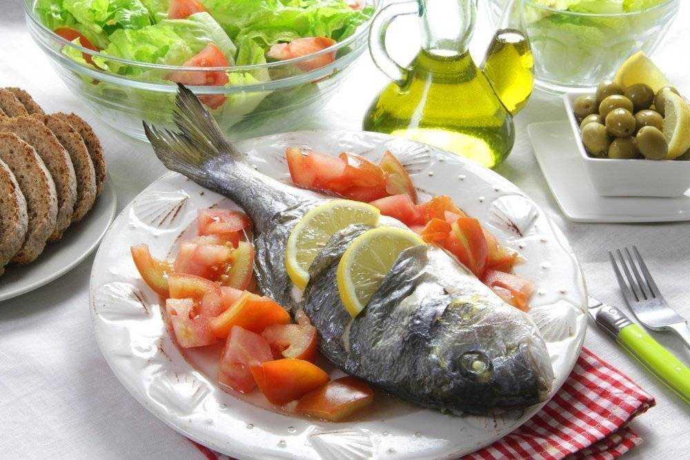 Рыба с овощами: диетические рецепты с фото – варианты приготовления запеченного и тушеного блюда в духовке | диеты и рецепты