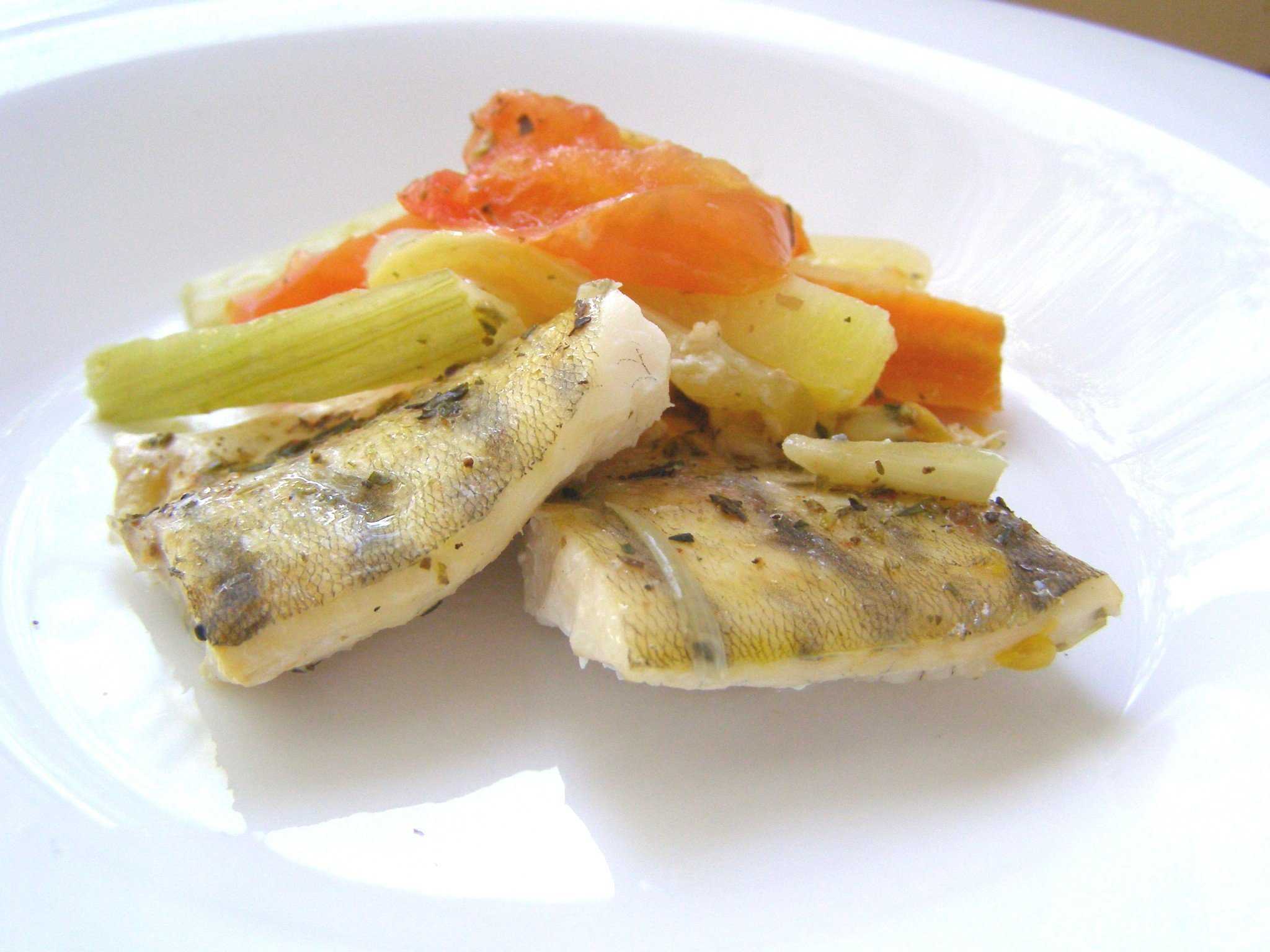 Как можно очень вкусно приготовить судака в духовке по домашним рецептам