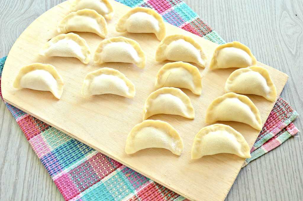 Рецепты салатов, первых блюд, закусок, вторых блюд, гарниров, закаток, выпечек, десертов и напитков | wowcook.net 
пельмени с индейкой и грибами, рецепт с фото | wowcook.net