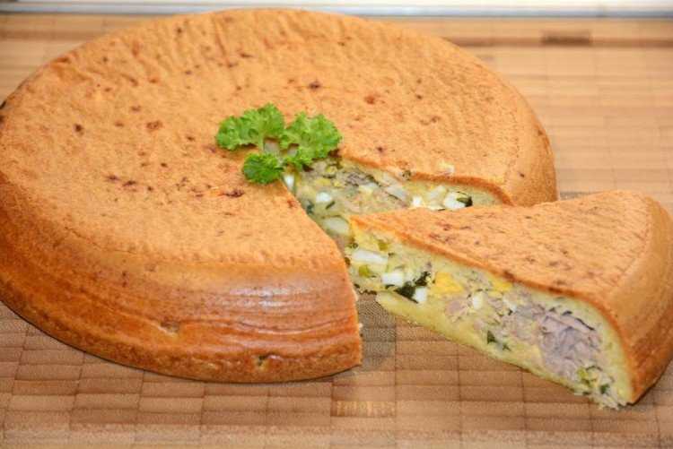Заливной пирог с рыбными консервами - быстро и вкусно