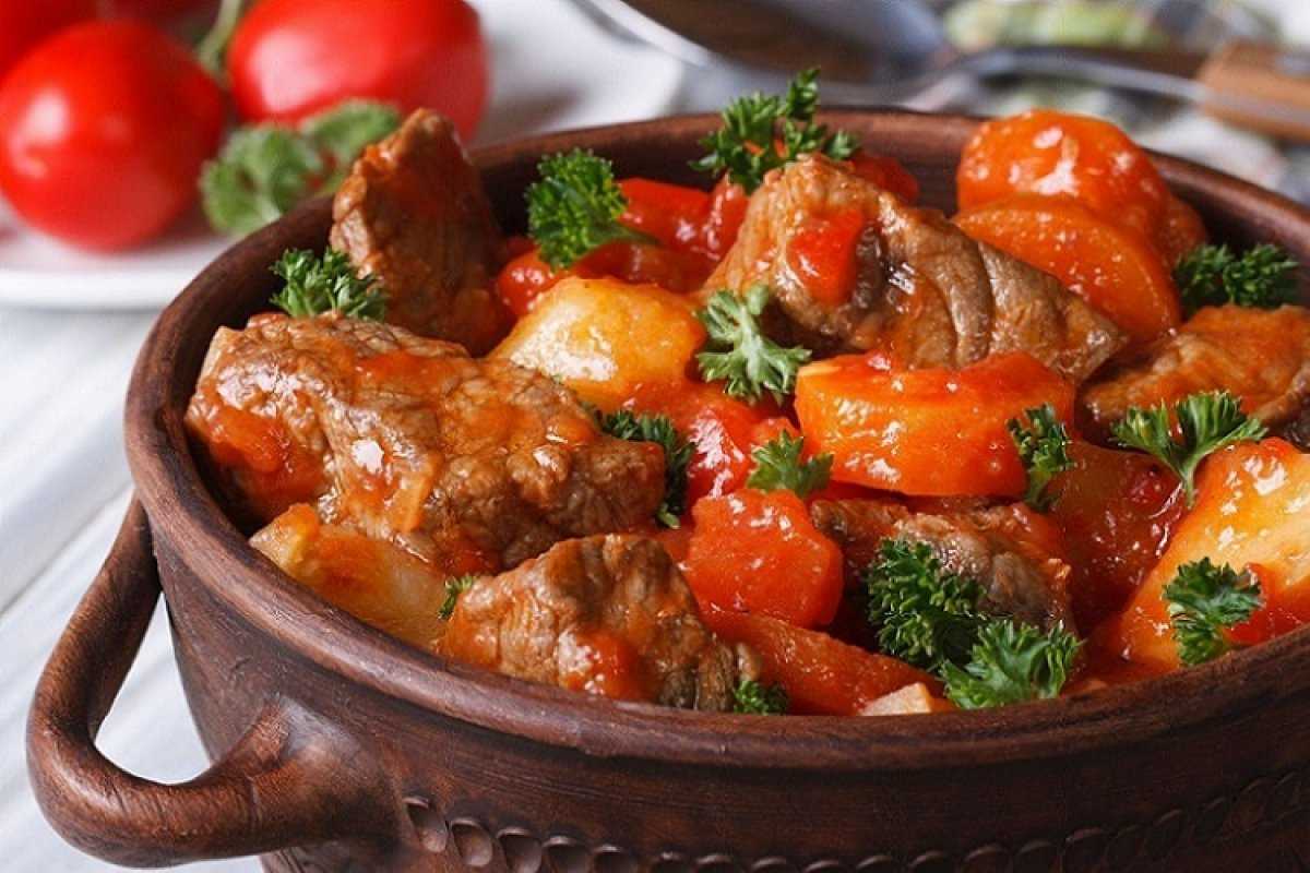 Свинина в духовке — 7 вкусных рецептов сочной и мягкой свинины