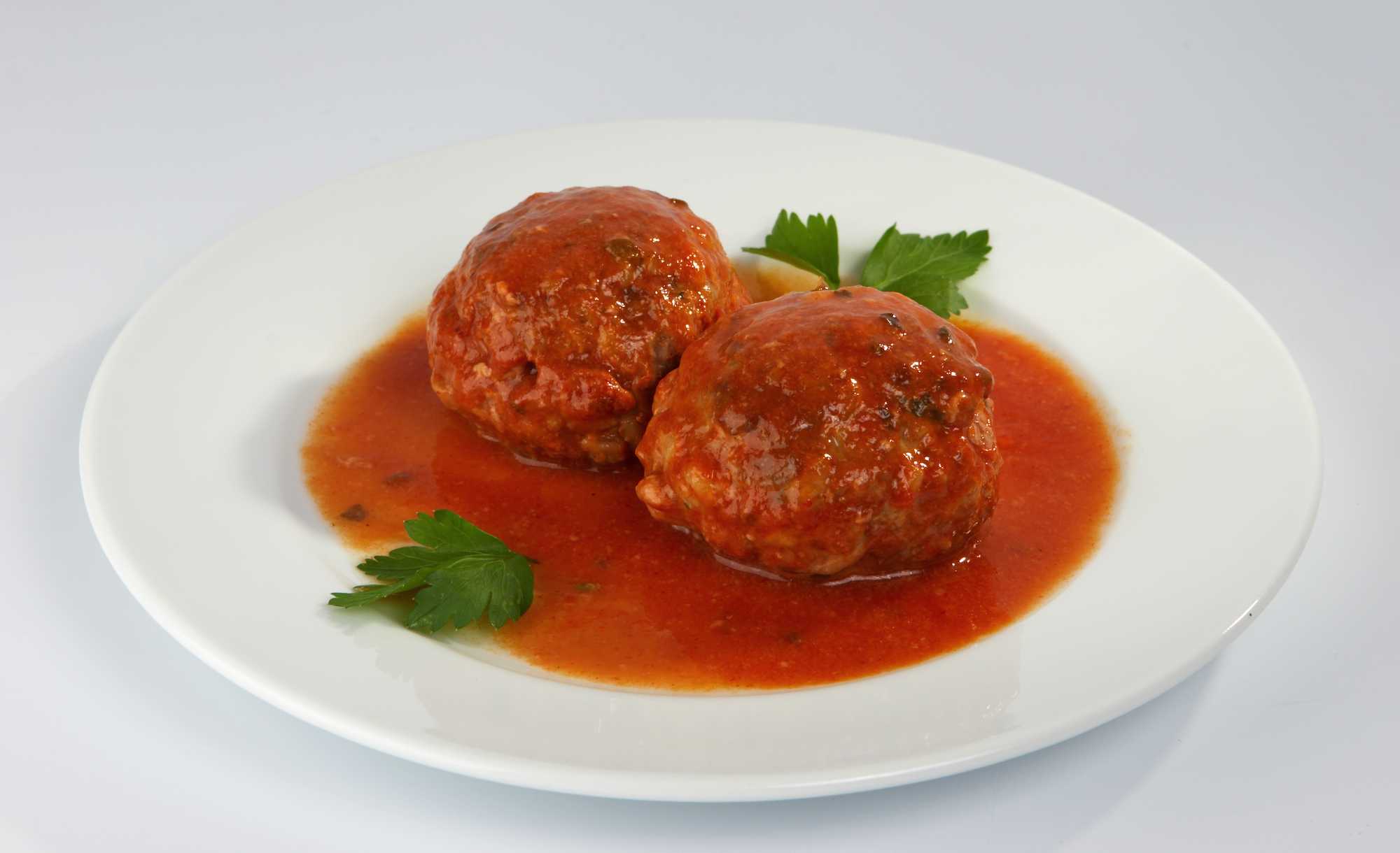 Рецепты салатов, первых блюд, закусок, вторых блюд, гарниров, закаток, выпечек, десертов и напитков | wowcook.net 
тефтели из фарша с рисом, рецепт с фото | wowcook.net