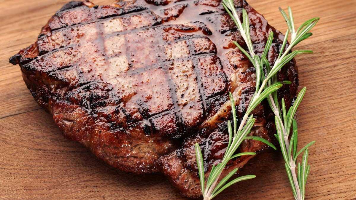 Сочные стейки из говядины: идеальные гарниры для незабываемых вкусовых сочетаний