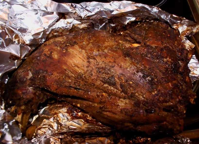 Нога косули запеченная в рукаве. мясо косули или лося запеченное в фольге. котлеты натуральные по-венгерски