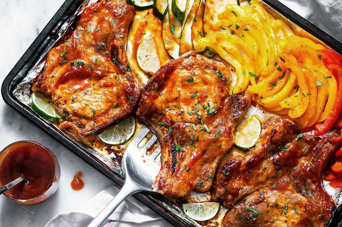 Лучшие рецепты мяса по-французски, запеченного в духовке — свинина под сыром получается удивительно сочной