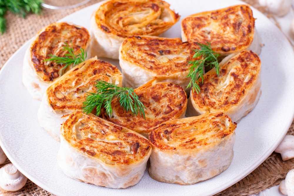 Самые вкусные бутерброды со шпротами – 16 простых рецептов на праздничный стол с фото