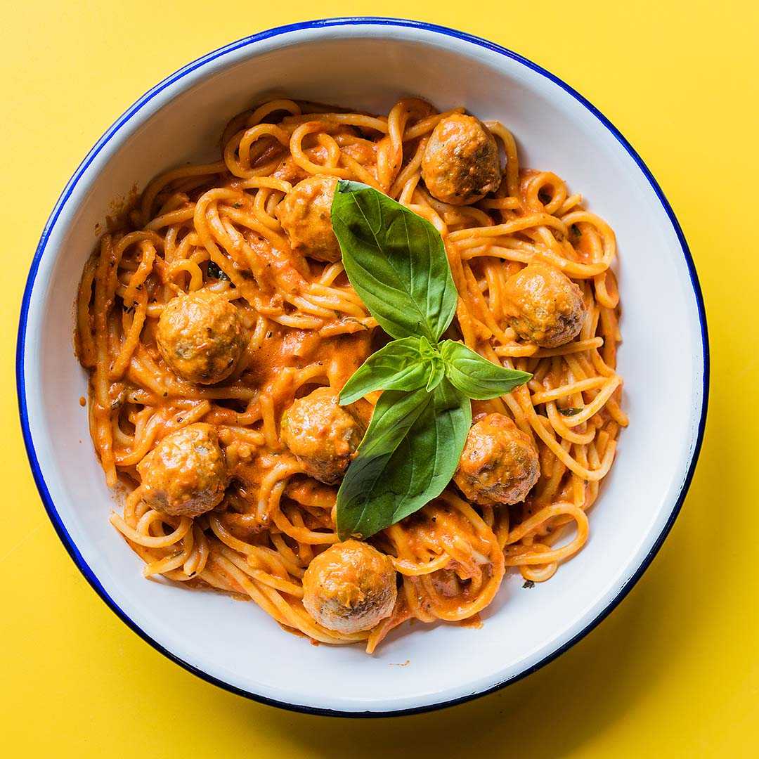 Макароны с кальмарами в сливочном соусе рецепт с фото - 1000.menu