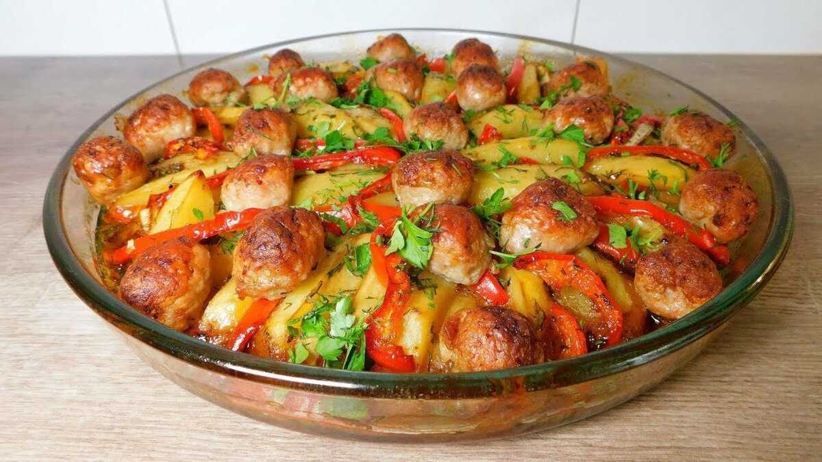 Говядина — очень вкусная, сочная и мягкая, запечённая в духовке