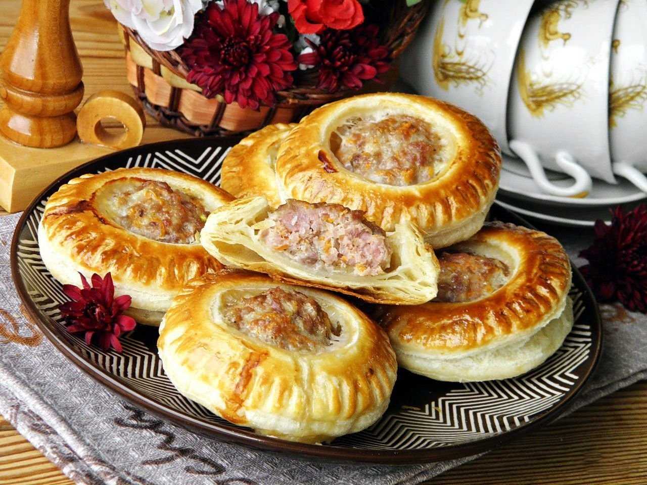 Рецепты пирожков с фаршем из дрожжевого теста. сытная и аппетитная выпечка: пирожки с фаршем из дрожжевого теста - автор екатерина данилова - журнал женское мнение