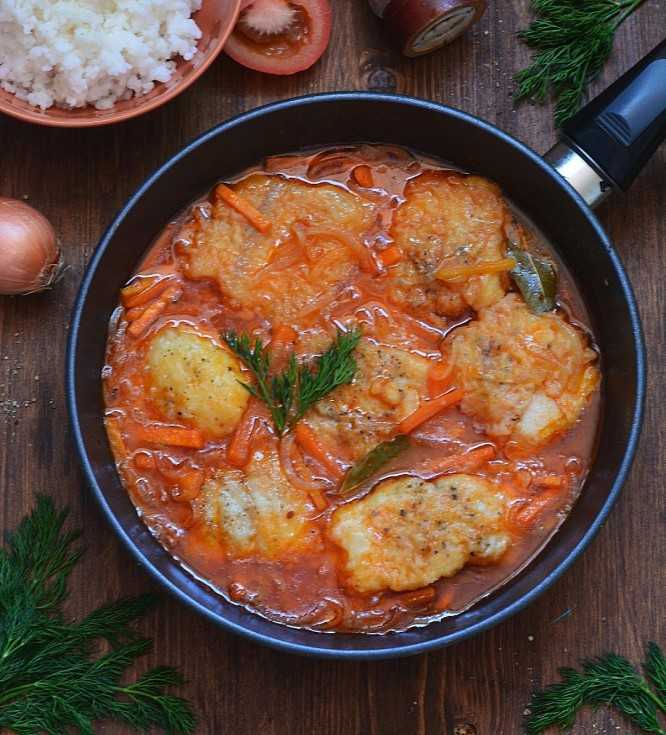Как тушить рыбу на сковородке