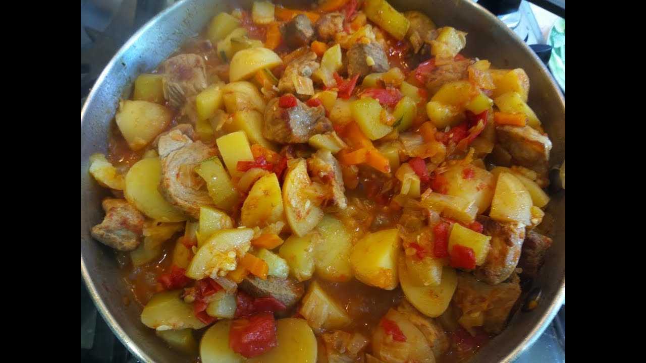 Как приготовить в духовке овощное рагу с куриными сосисками