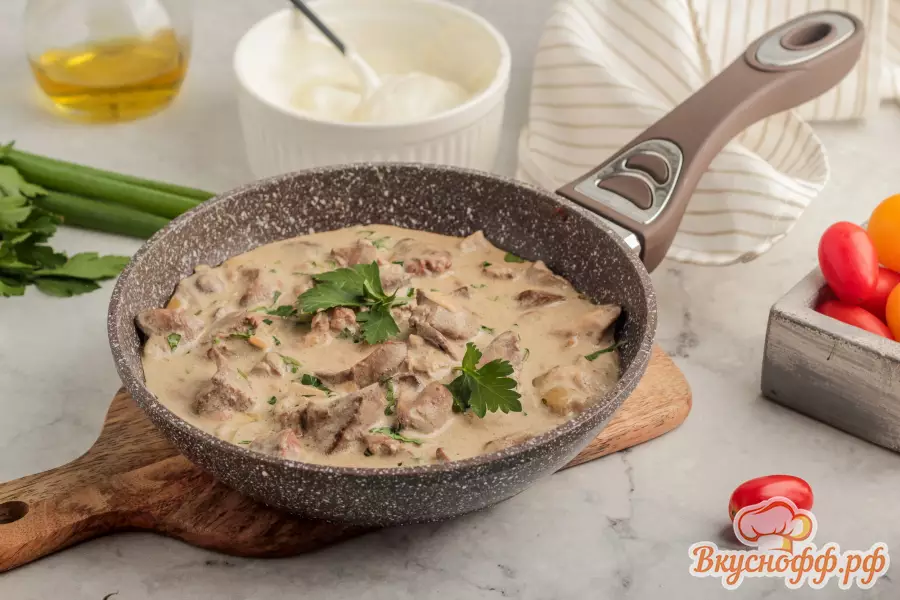 Куриная печень в сметане - 12 быстрых и вкусных рецептов