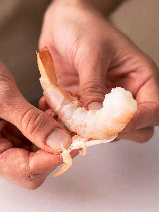 Как чистить креветки, если они замороженные
