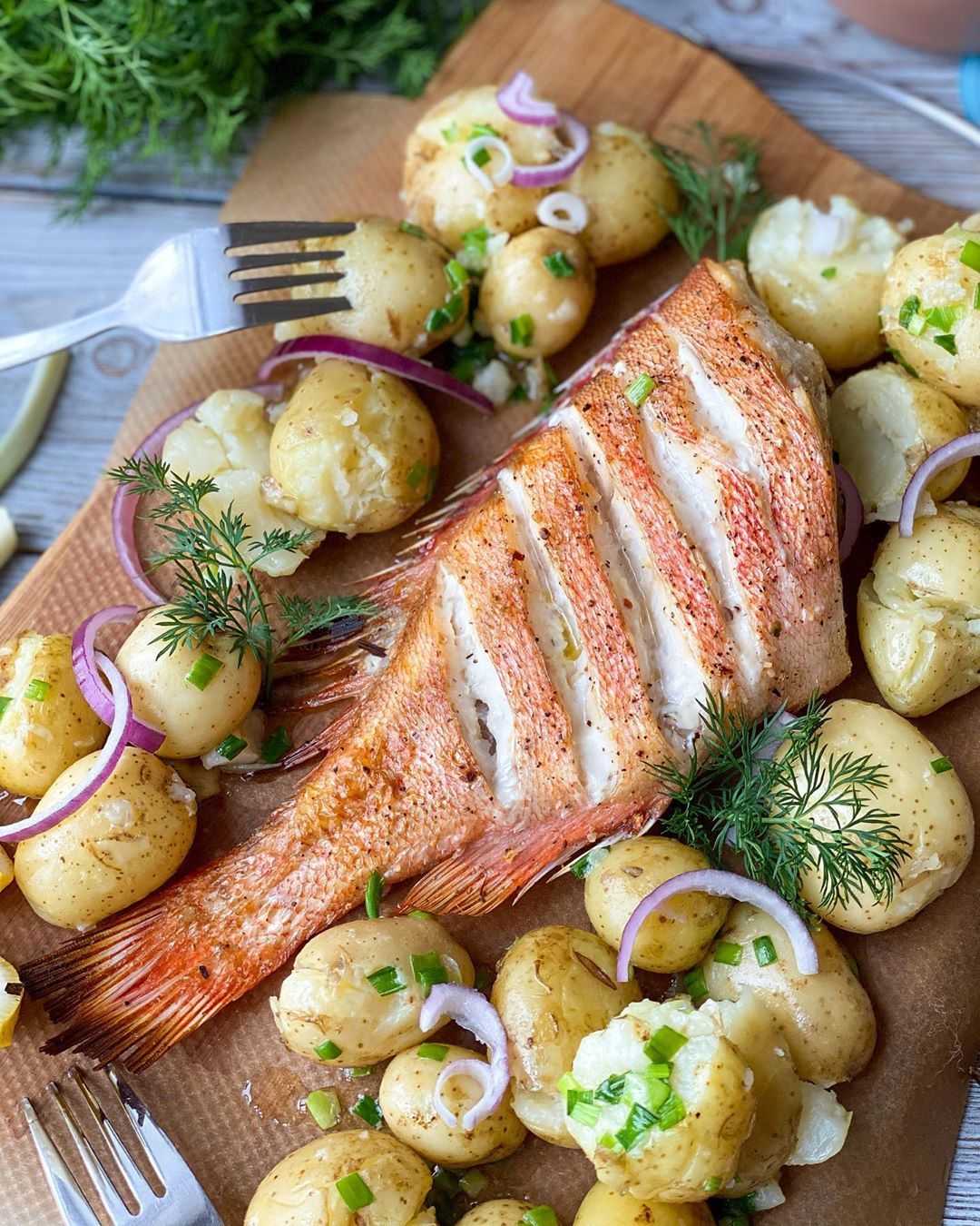 Морской окунь в духовке: 6 вкусных рецептов с фото