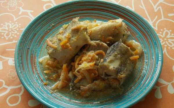 Картошка с грибами и сметаной, тушеная на сковороде