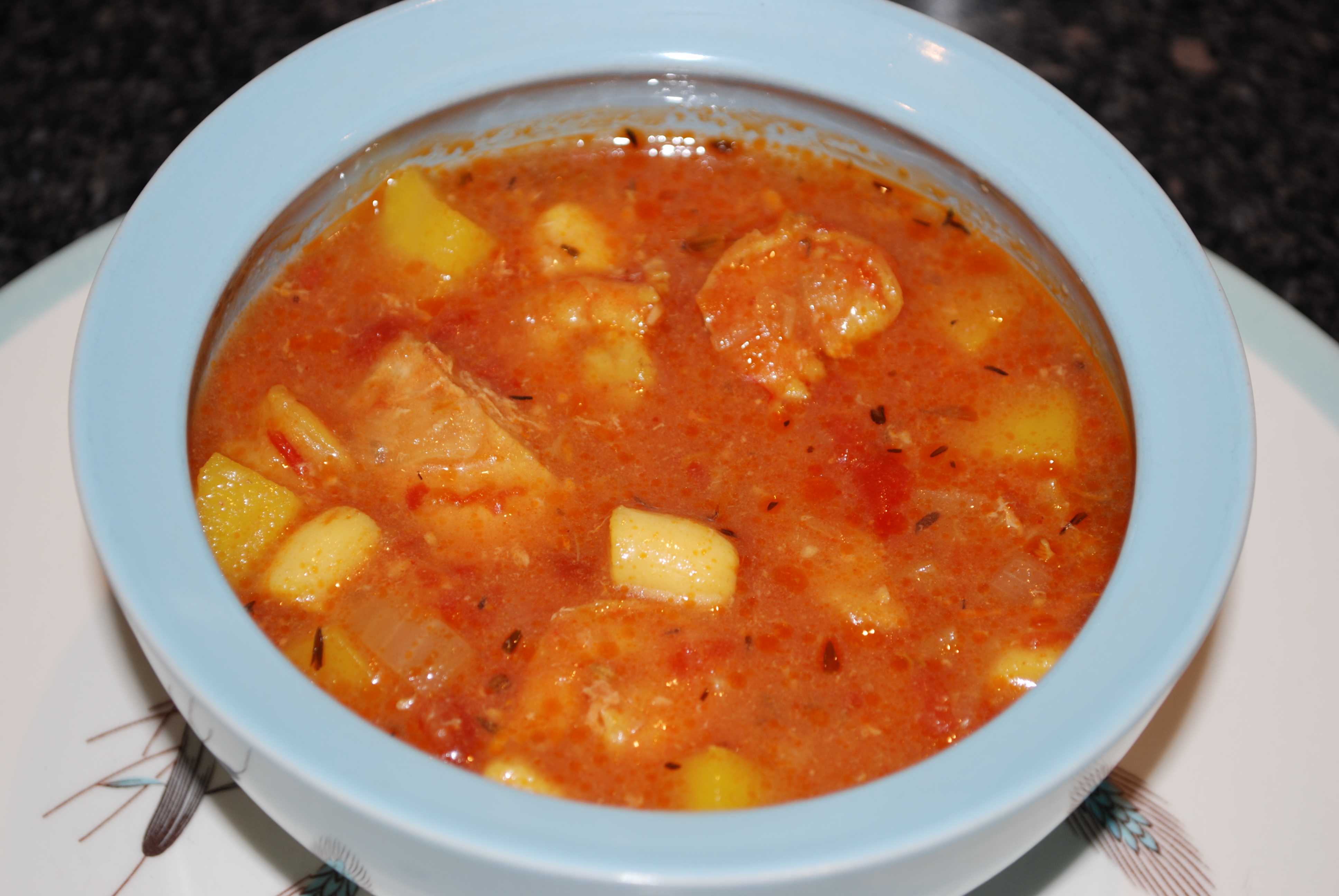 Уха из минтая – быстро, вкусно и доступно. готовим ароматную уху из минтая с овощами, перловкой и даже с солёными огурцами - автор екатерина данилова - журнал женское мнение