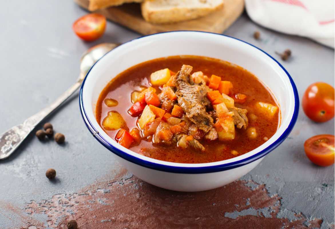 15 рецептов самого вкусного гуляша из свинины с подливкой