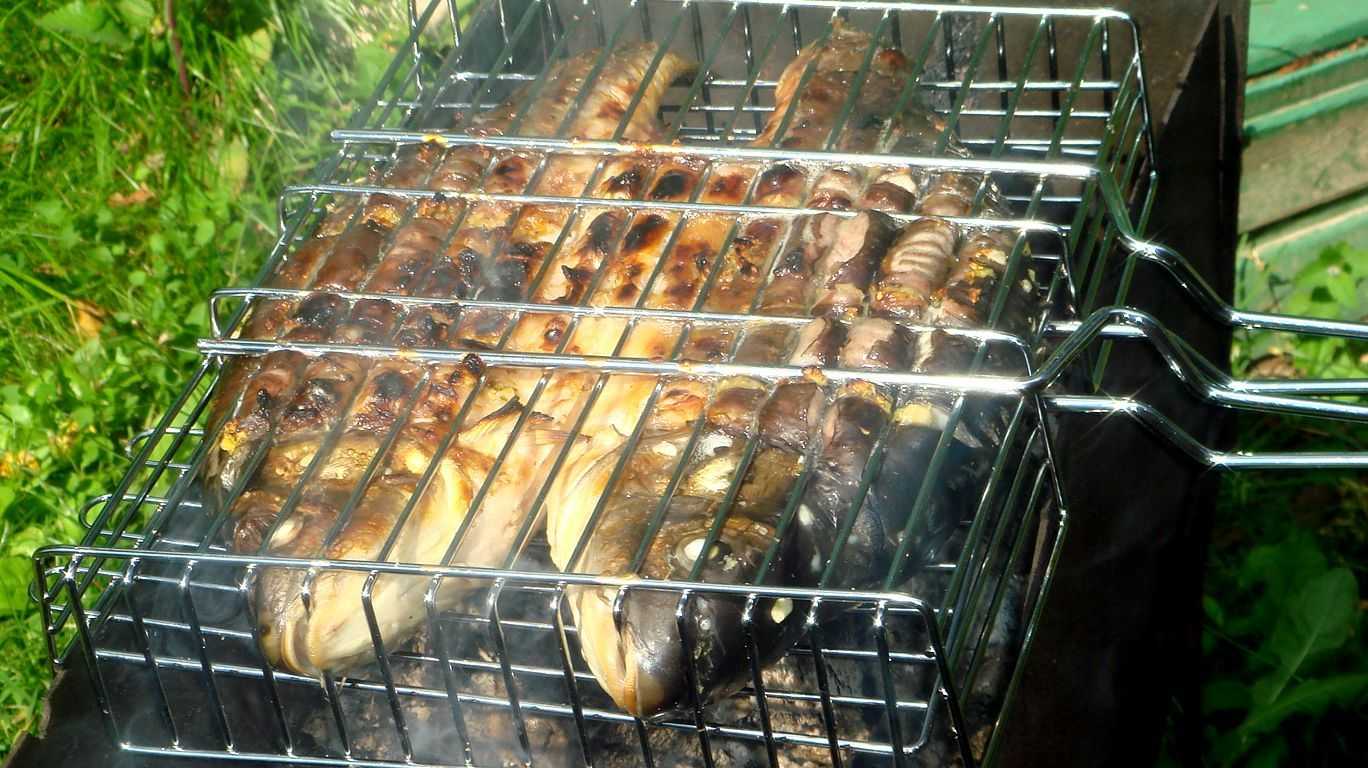 Карп на мангале на решетке - просто, быстро и вкусно