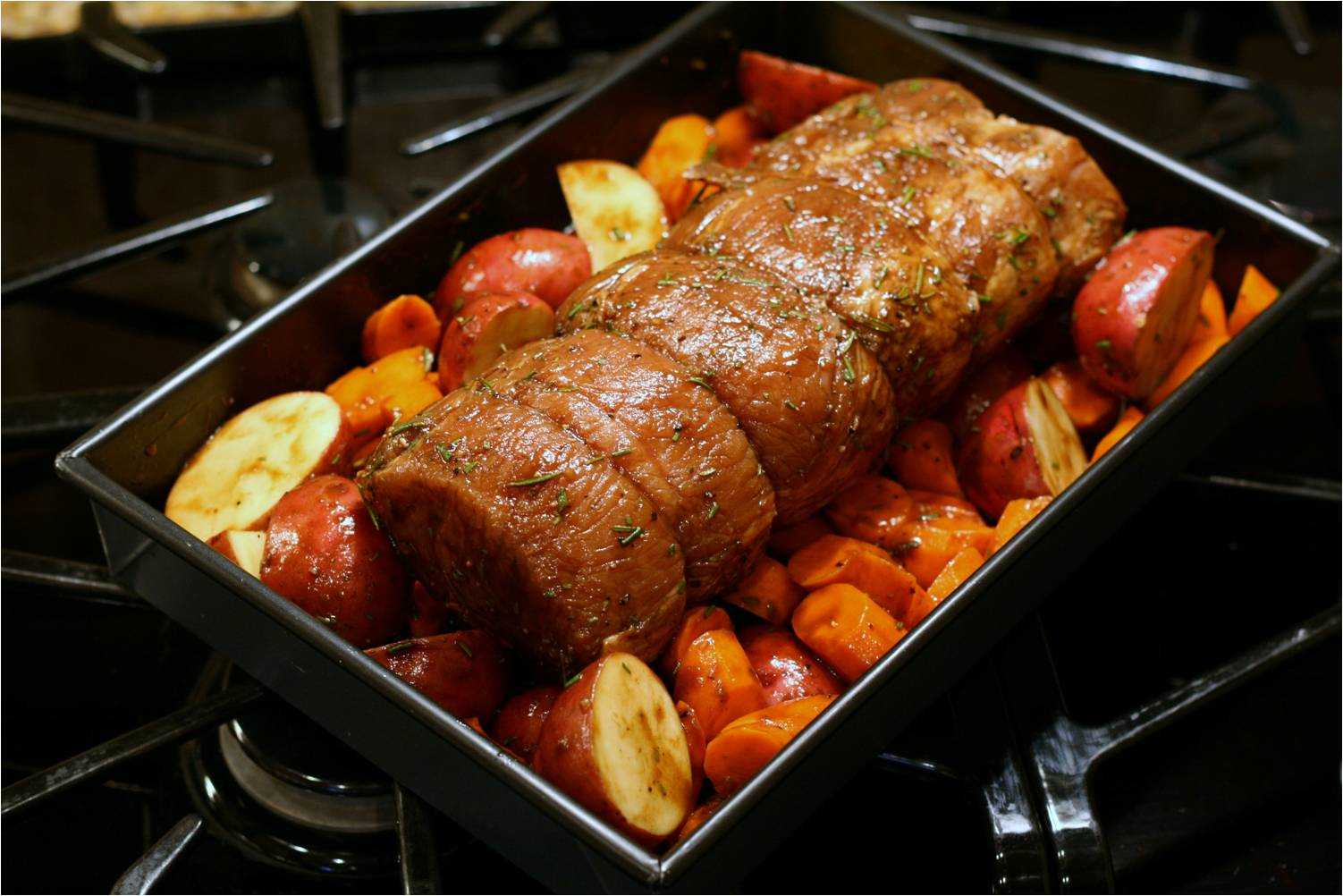 Сочная свинина в духовке: 10 вкусных рецептов