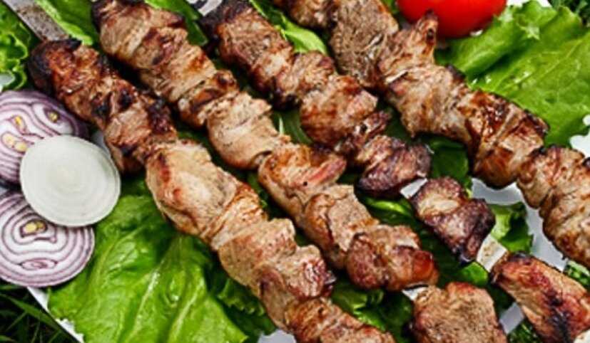 Брусничный соус к мясу: 10 простых и вкусных рецептов
