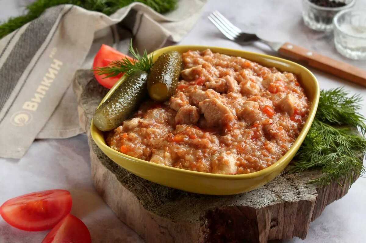 Бигус из свежей капусты со свининой, с колбасой, с картошкой