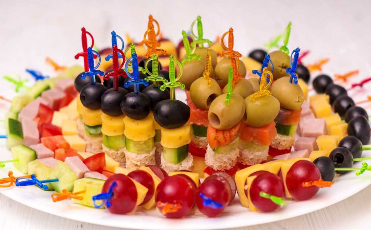 Вкусные бутерброды с красной рыбой – 18 самых простых рецептов с описанием и фото