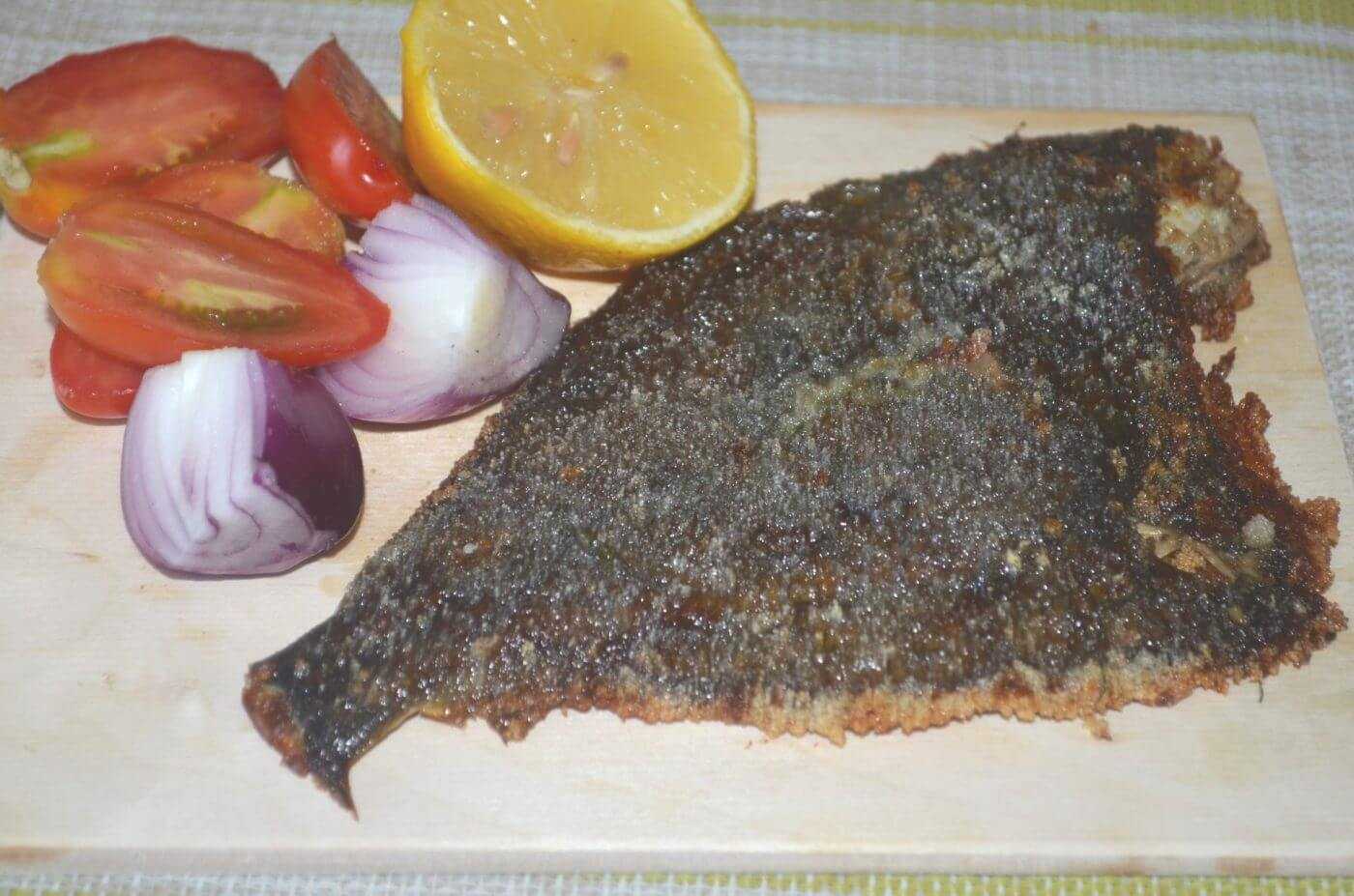 Как вкусно приготовить камбалу в духовке: 7 простых рецептов с фото