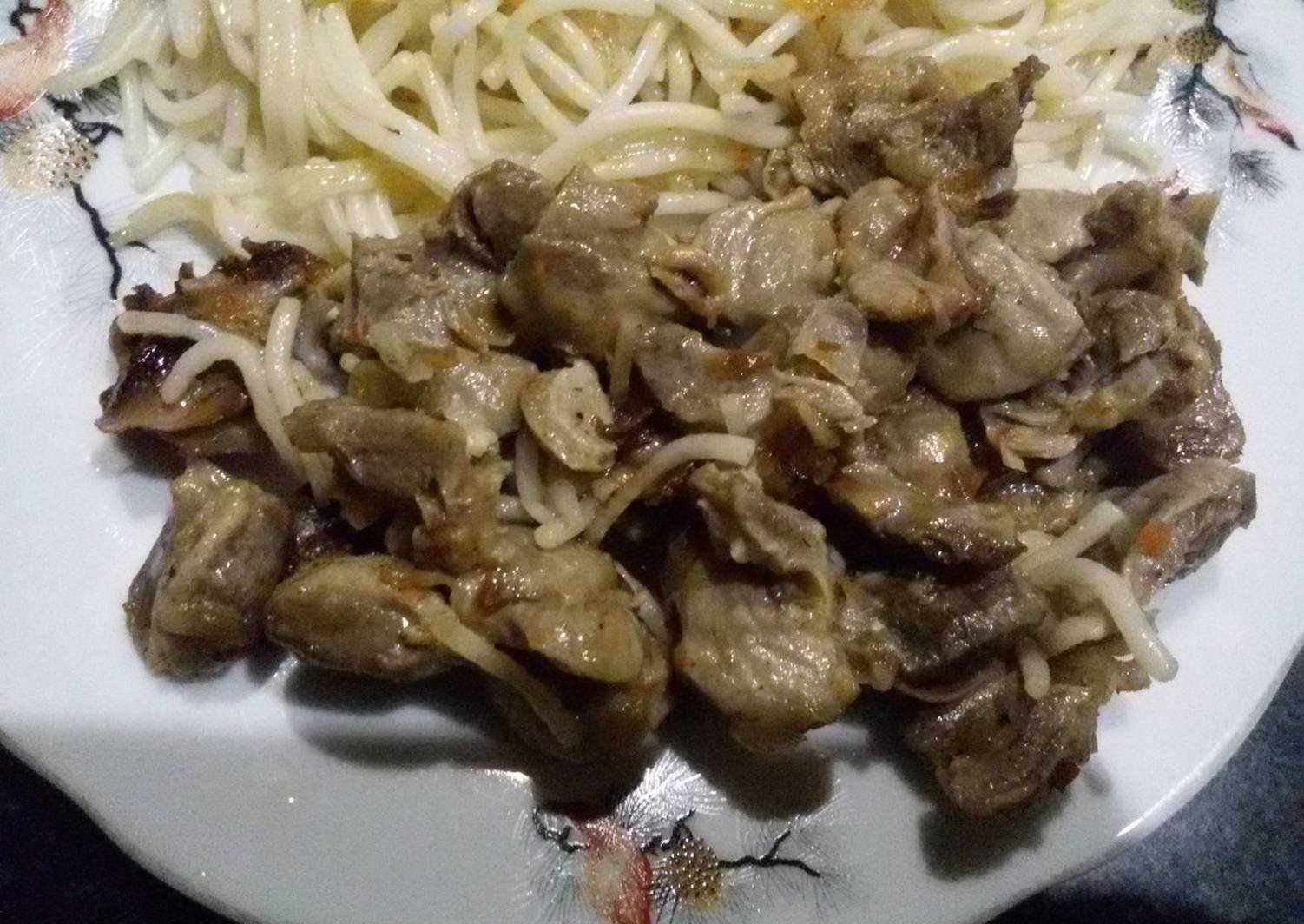 Желудки куриные тушеные в сметане: рецепт с картофелем или макаронами