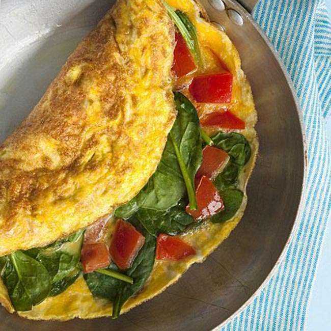 Пышный омлет в духовке с колбасой — 5 очень вкусных рецептов