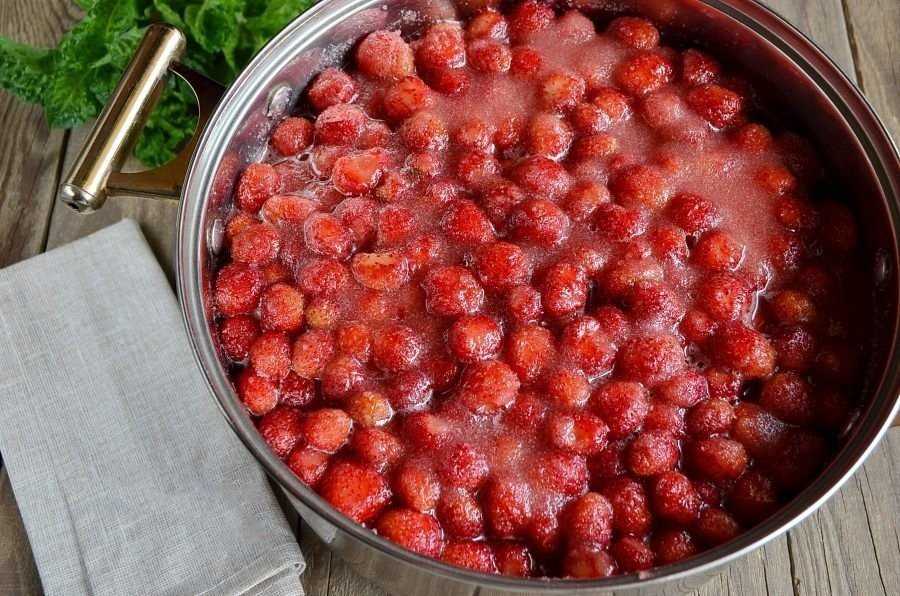 Клубничный компот на зиму в домашних условиях