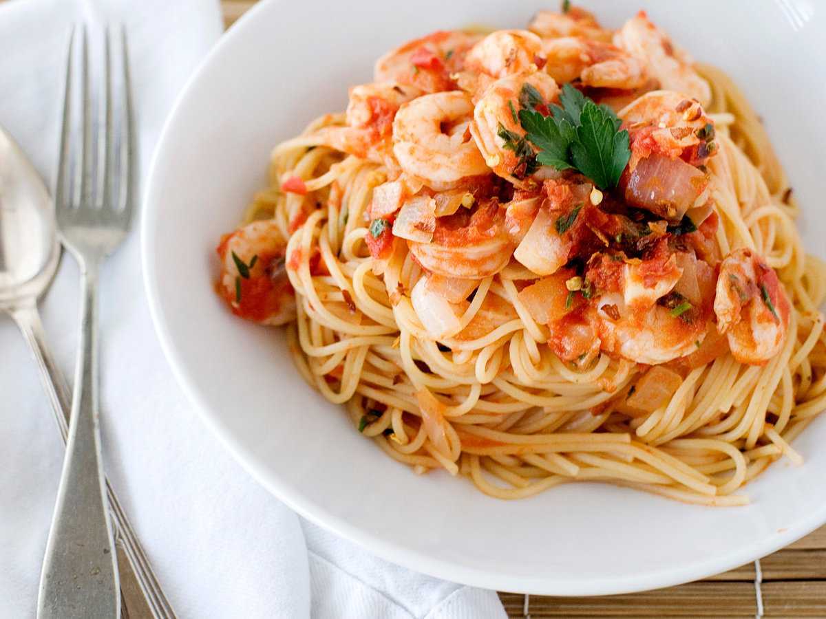 Паста с курицей в сливочном соусе - 12 рецептов приготовления пошагово - 1000.menu