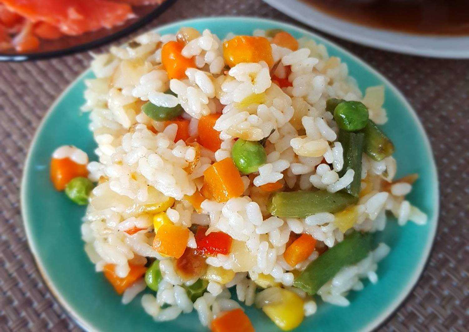 Бурый рис с овощами, как вкусно приготовить на сковороде