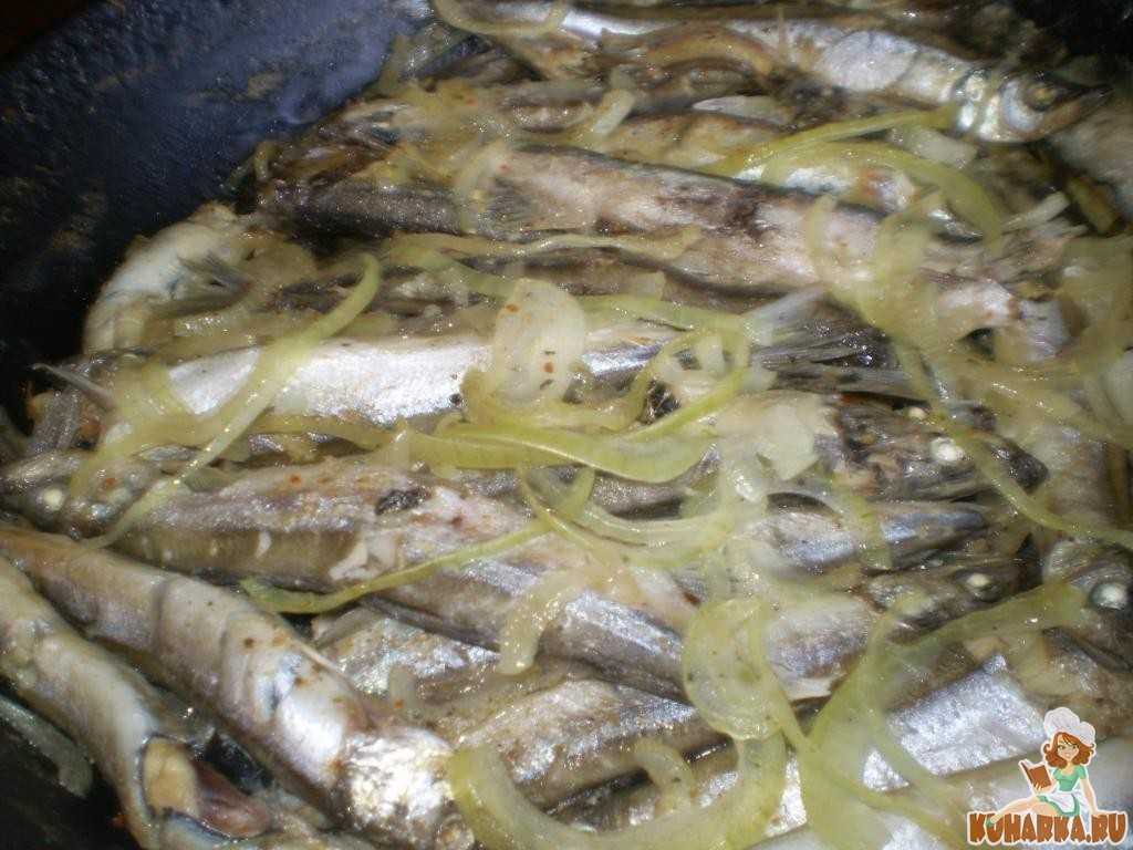 На сковороде с луком В бульоне с луком С луком и майонезом С луком и морковью С овощами Со сметаной Жаренная мойва