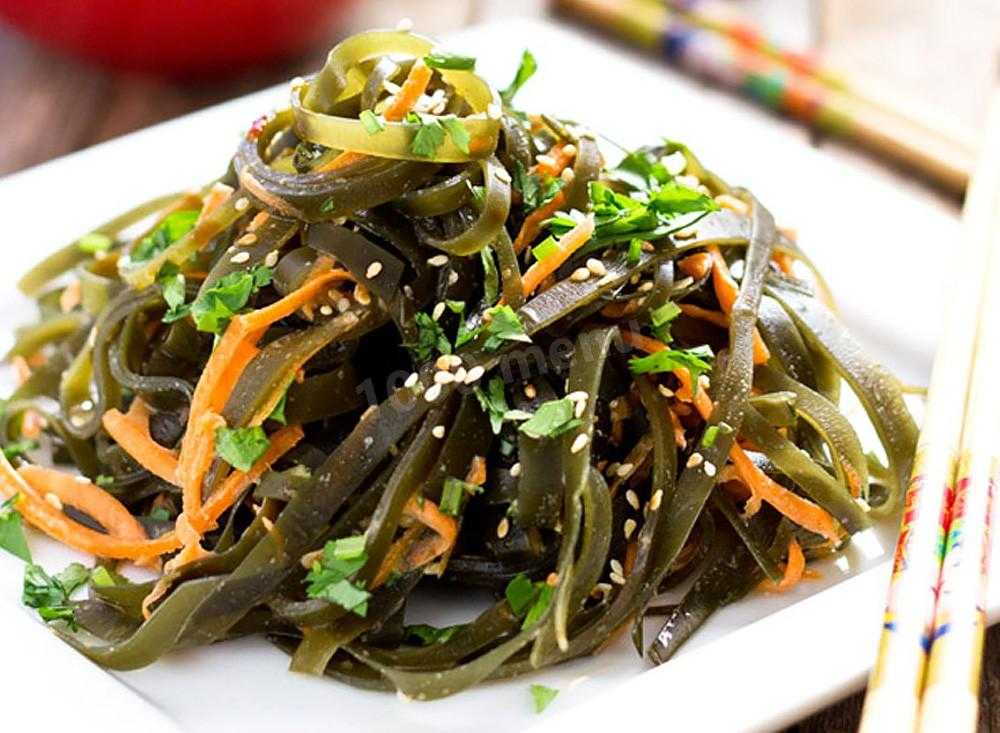 Простые и вкусные салаты с морской капустой: 10 рецептов с фото