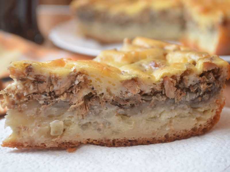 Заливной пирог с рыбными консервами — быстро и вкусно