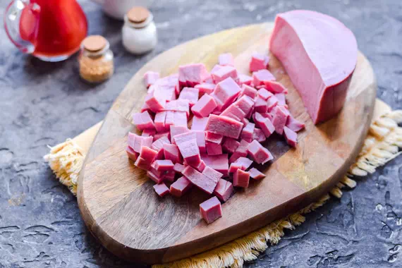 Лучшие рецепты запеканки с макаронами и колбасой: в духовке, с картофелем, помидорами, сыром, вермишелью
