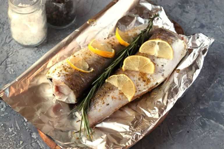 Горбуша в духовке с морковкой и луком под сыром - рецепт запеченной рыбы под маринадом