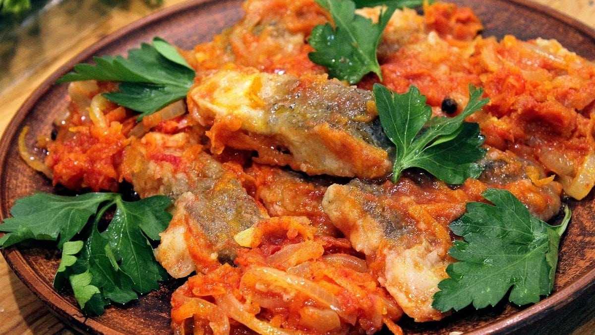 🚩 тушеный хек с луком и морковью: мастер класс по приготовлению